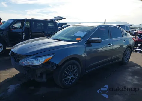 2017 Nissan Altima 2.5 S z USA, uszkodzony, nr VIN 1N4AL3AP4HN332942